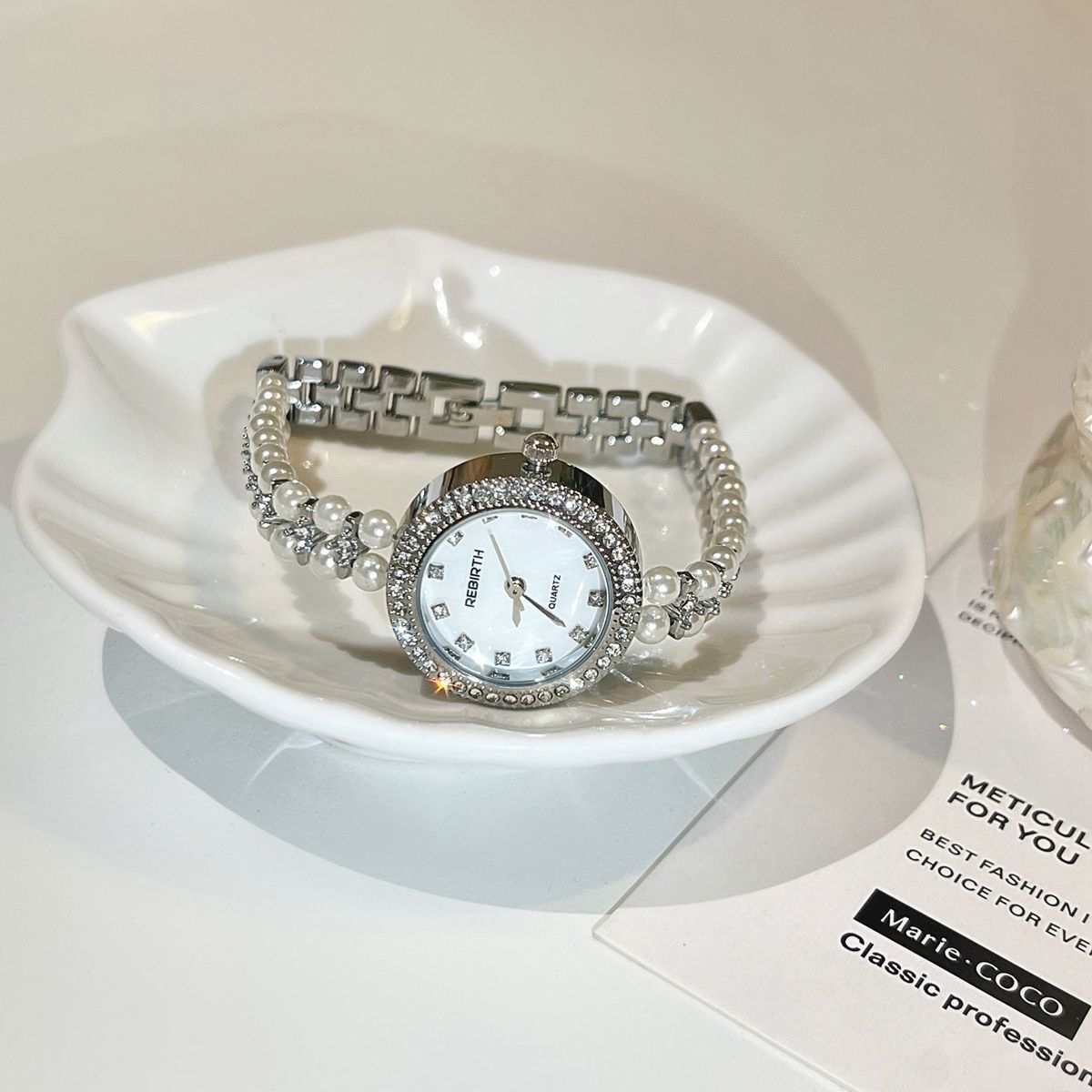 Cassies „Golden Elegance“ Damen-Armbanduhr