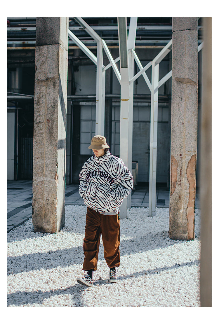 Cassies „Underworld Puffer“ – auffällige Streetwear-Winterjacke