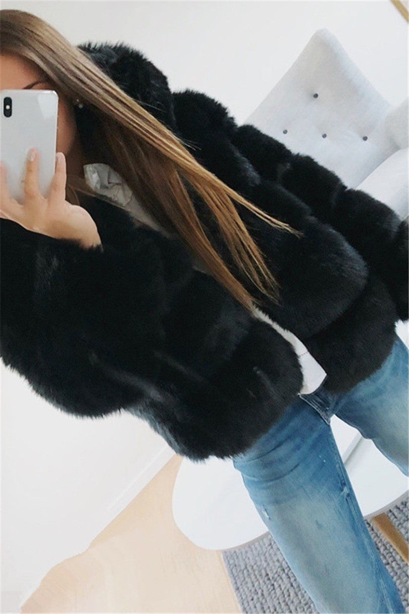 Cassies „Urban Luxe Fur Jacket“