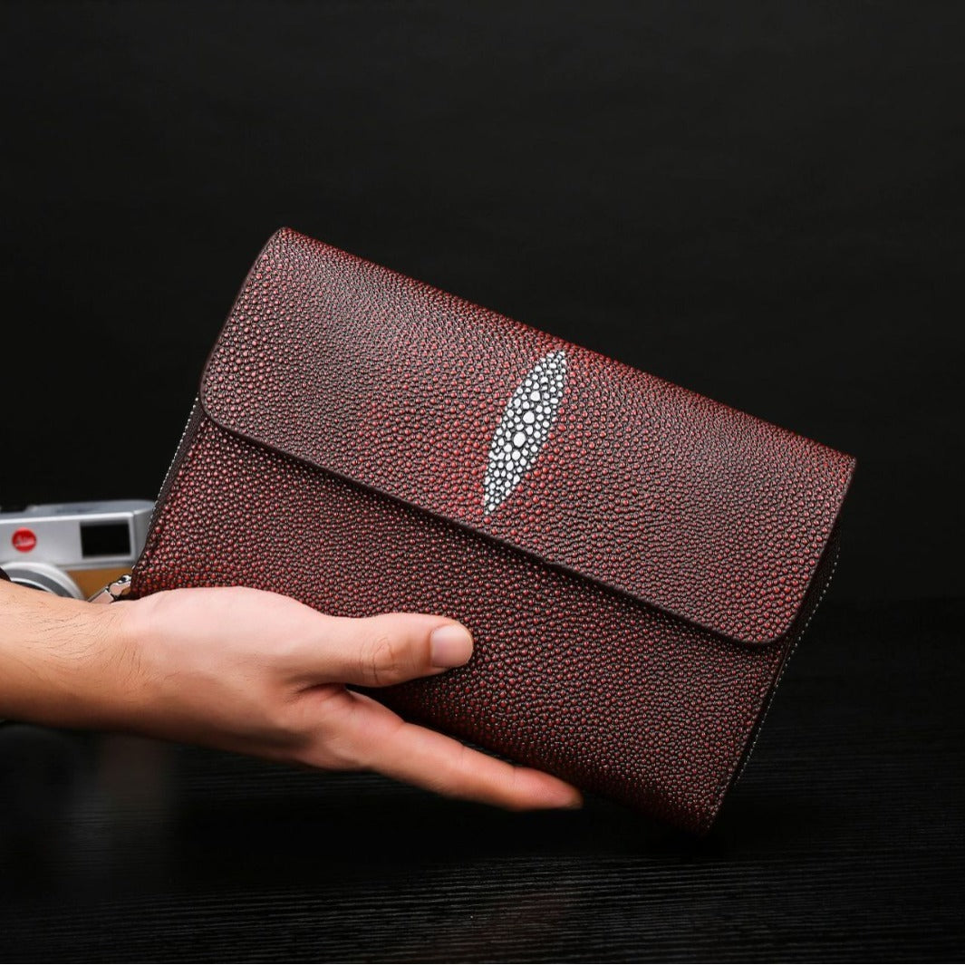 Cassies “Croc Luxe” – Premium Herren-Clutch aus geprägtem Leder