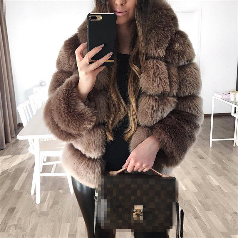 Cassies „Urban Luxe Fur Jacket“