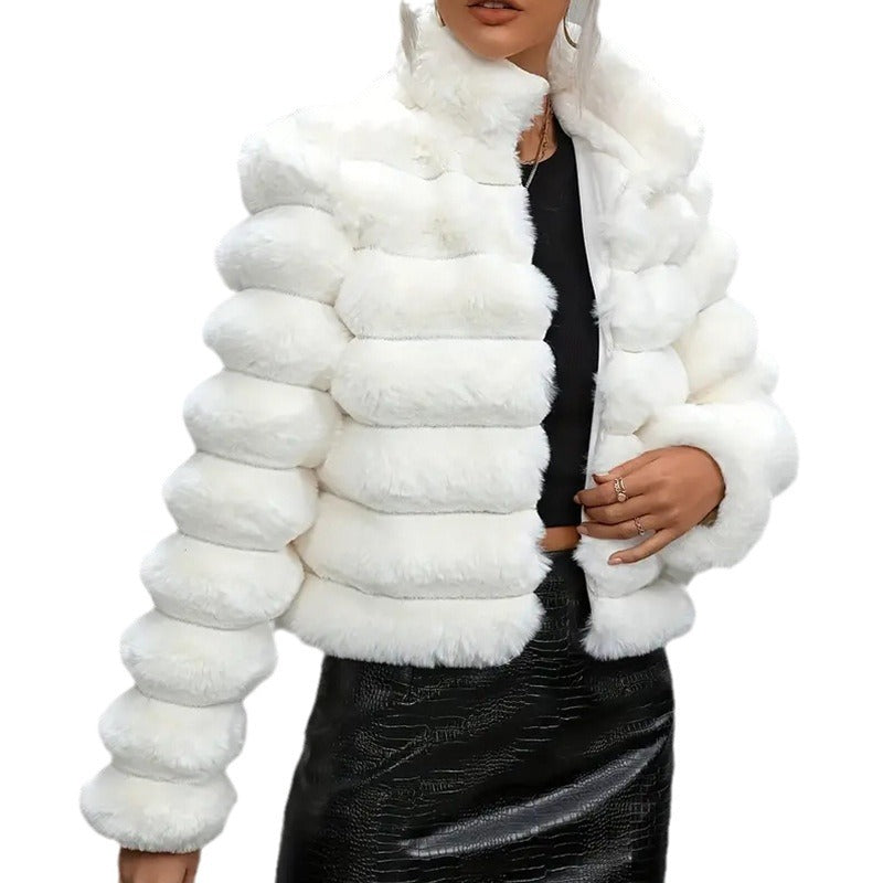 Cassies „Bubble Luxe Jacket“ - Kunstfelljacke