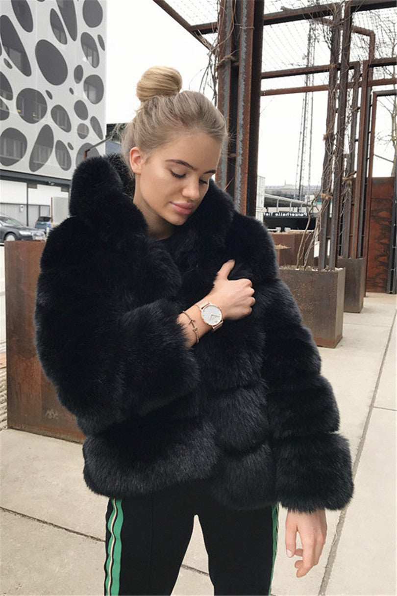 Cassies „Urban Luxe Fur Jacket“
