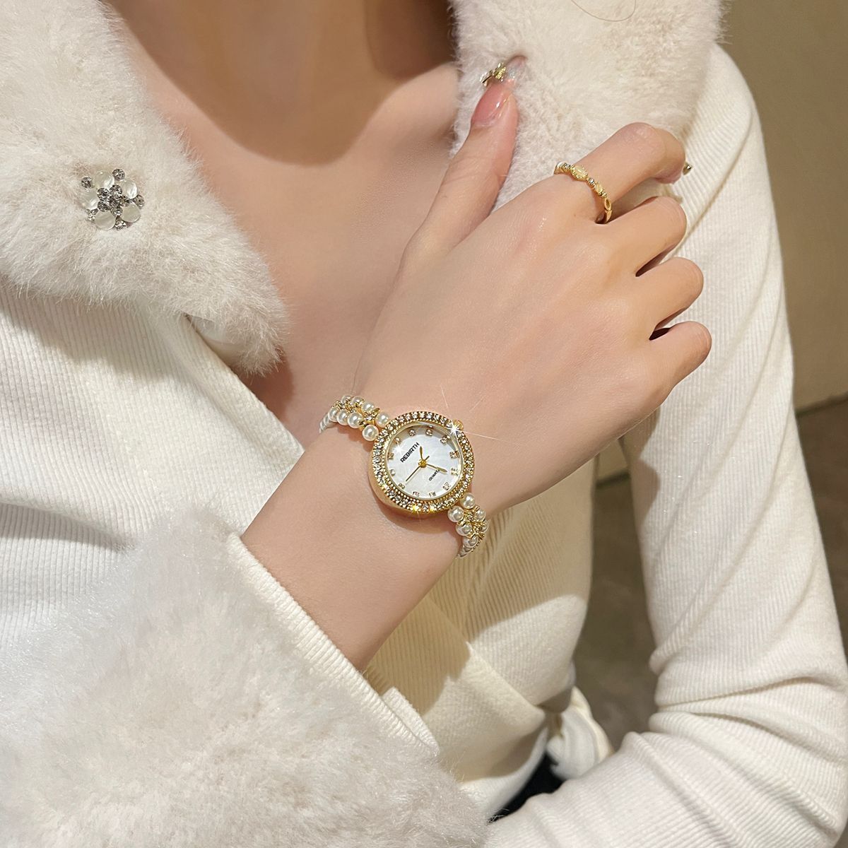 Cassies „Golden Elegance“ Damen-Armbanduhr