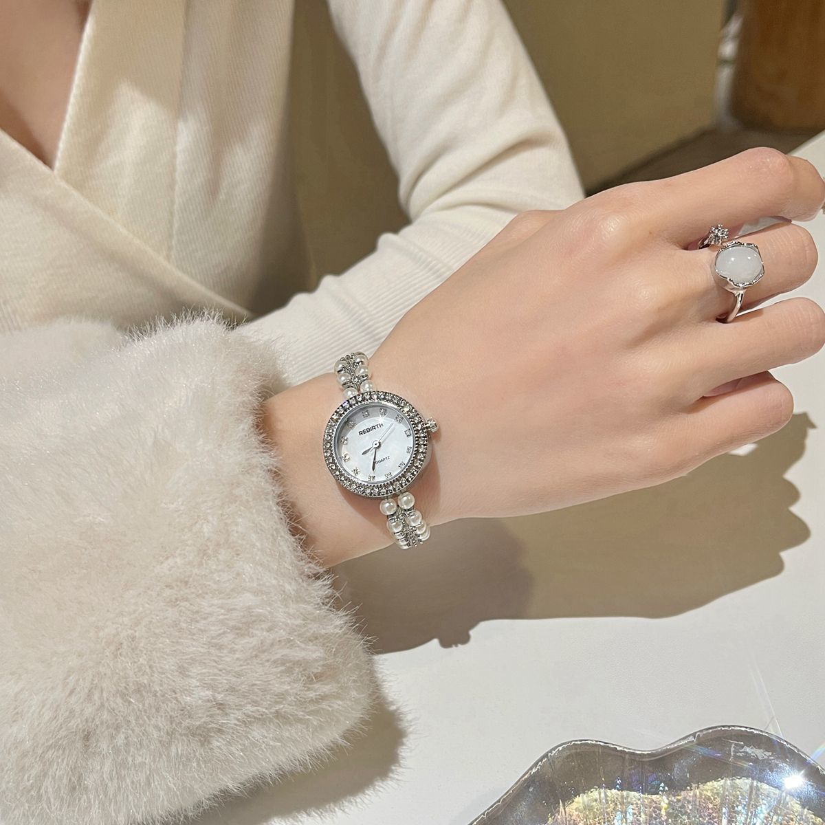 Cassies „Golden Elegance“ Damen-Armbanduhr