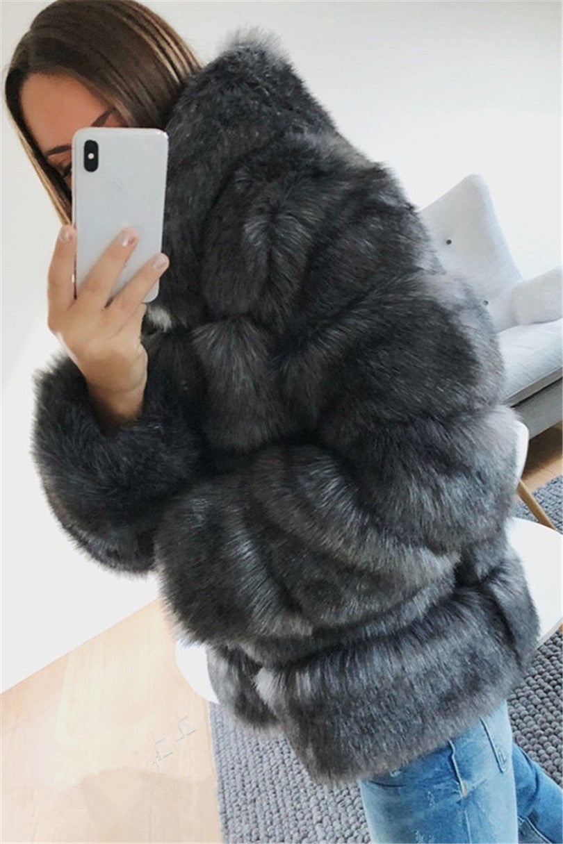 Cassies „Urban Luxe Fur Jacket“