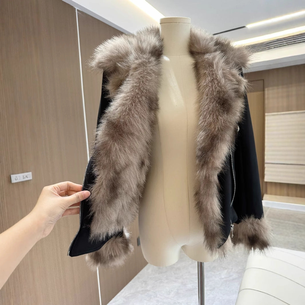 Cassies „Arctic Chic Jacket“ – elegante Winterjacke mit Kunstfell