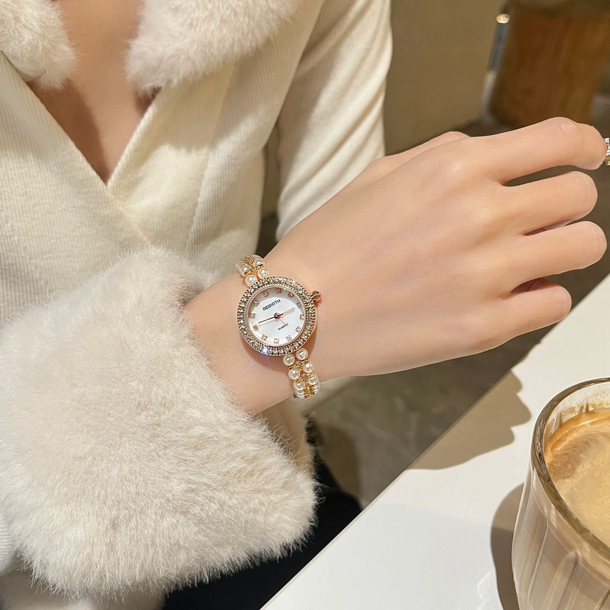 Cassies „Golden Elegance“ Damen-Armbanduhr