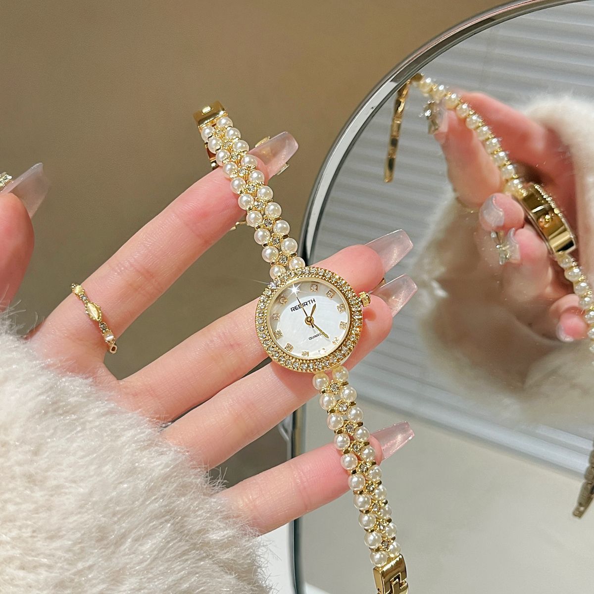 Cassies „Golden Elegance“ Damen-Armbanduhr